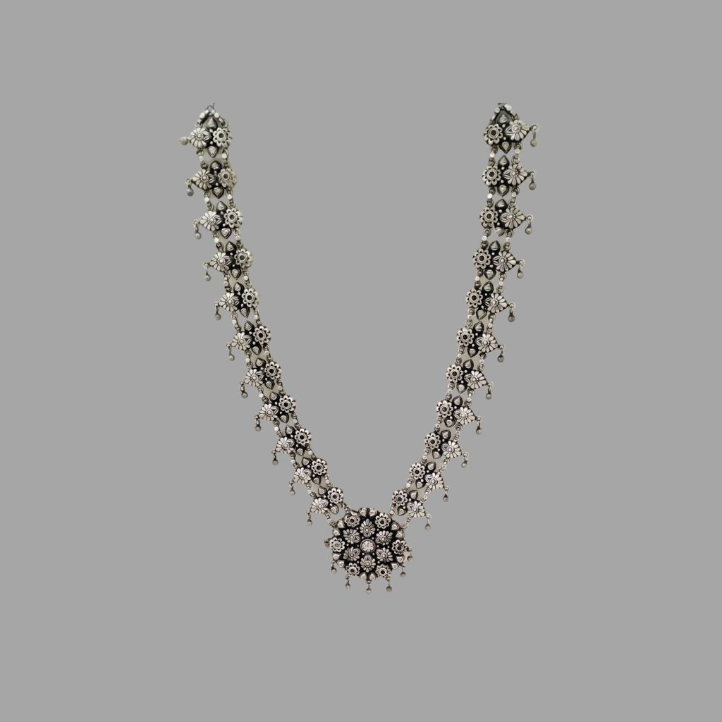 https://www.jewelnidhi.com/img/1609572190AQ NECK 0044.jpg